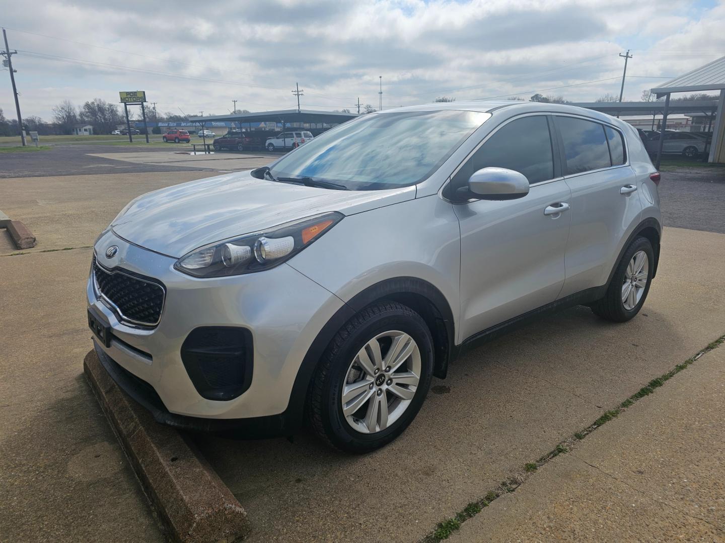 2018 SILVER Kia Sportage LX FWD (KNDPM3AC4J7) with an 2.4L V6 DOHC 24V engine, 6A transmission, located at 533 S Seven Points BLVD, Seven Points, TX, 75143, (430) 255-4030, 32.313999, -96.209351 - Photo#0